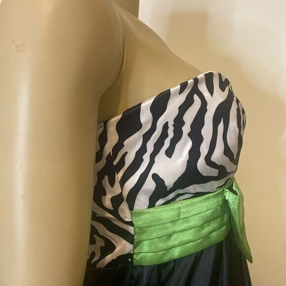 Vintage Zebra Strapless Tulip Dress with Green Bow Size 9 - Picture 6 of 10